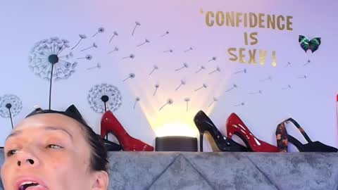 Snapshot of shantey_laurent chatting on 01-09-26, 03:04 shantey online show from 01-09-26, 03:04