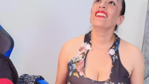 Snapshot of shantey_laurent chatting on 02-10-26, 03:27 shantey online show from 02-10-26, 03:27