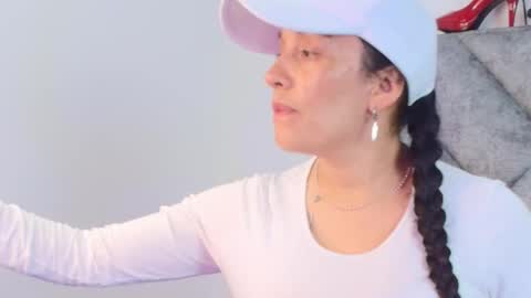 Snapshot of shantey_laurent chatting on 02-14-26, 12:24 shantey online show from 02-14-26, 12:24