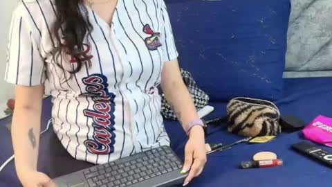 Snapshot of shantey_laurent chatting on 03-05-26, 02:02 shantey online show from 03-05-26, 02:02