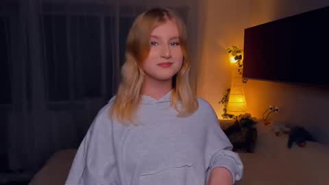 Snapshot of shantiyagin chatting on 10-29-25, 10:55 Polly online show from 10-29-25, 10:55