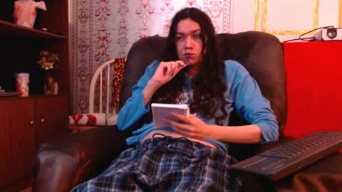 Snapshot of shanyferrati chatting on 02-23-25, 03:51 SHANYF online show from 02-23-25, 03:51