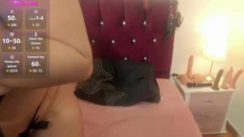 Snapshot of shara_beauty chatting on 09-12-25, 05:29 shara_beauty online show from 09-12-25, 05:29