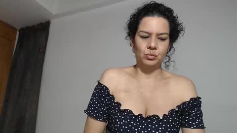 Snapshot of sharickleon11 chatting on 11-07-25, 10:43 sharickleon11 online show from 11-07-25, 10:43