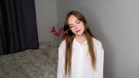 Snapshot of shark_babyy chatting on 10-20-25, 03:56 Juli online show from 10-20-25, 03:56