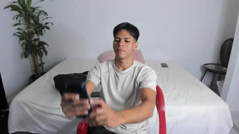 Snapshot of shark_boy21 chatting on 10-26-25, 10:04 shark_boy21 online show from 10-26-25, 10:04