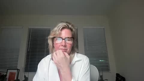 Sharkgirl online show from 12-01-24, 11:47