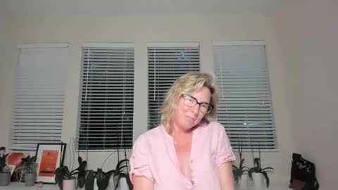 Sharkgirl online show from 12-04-24, 11:24