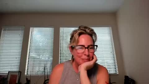 Sharkgirl online show from 12-09-24, 10:41