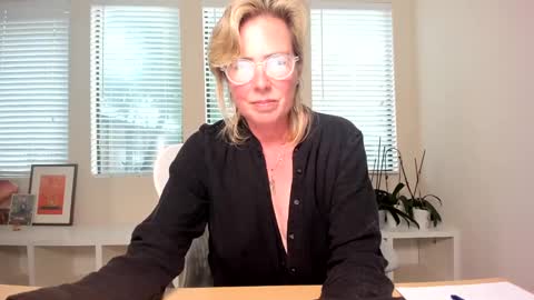 Sharkgirl online show from 12-22-24, 11:09