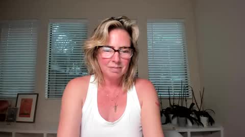 Sharkgirl online show from 12-27-24, 11:31