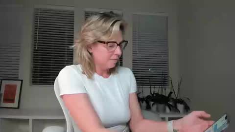 Sharkgirl online show from 12-29-24, 12:30