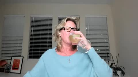 Sharkgirl online show from 01-02-25, 01:06