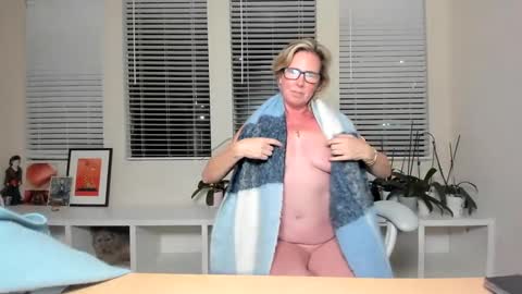 Sharkgirl online show from 01-03-25, 03:16