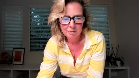 Sharkgirl online show from 01-09-25, 11:02