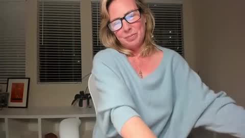 Sharkgirl online show from 01-14-25, 01:15