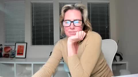 Sharkgirl online show from 01-26-25, 12:37