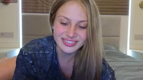 Snapshot of sharleenproject chatting on 01-12-26, 12:43 Sharleen online show from 01-12-26, 12:43