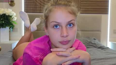 Snapshot of sharleenproject chatting on 01-16-26, 12:09 Sharleen online show from 01-16-26, 12:09