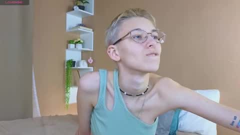 Snapshot of sharli_rose chatting on 02-20-25, 03:30 Sharli online show from 02-20-25, 03:30