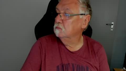 sharlots_pet online show from 05-07-26, 10:42