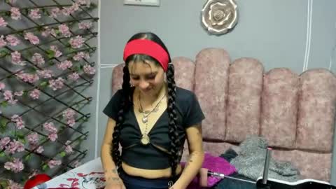 Snapshot of sharlotsh1 chatting on 07-11-26, 05:10 sharlotsh1 online show from 07-11-26, 05:10