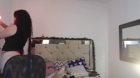 Snapshot of sharlotte__jones chatting on 12-16-24, 06:49 Sara online show from 12-16-24, 06:49