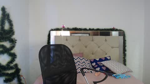 Snapshot of sharlotte__jones chatting on 01-03-25, 05:31 Sara online show from 01-03-25, 05:31