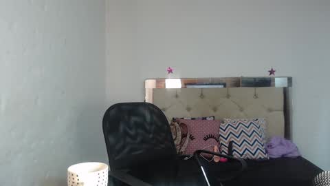 Snapshot of sharlotte__jones chatting on 01-13-25, 04:08 Sara online show from 01-13-25, 04:08