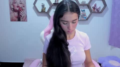 Snapshot of sharonsander1 chatting on 11-15-25, 10:26 Sharon online show from 11-15-25, 10:26