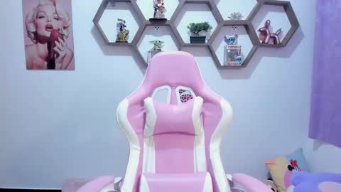 Snapshot of sharonsander1 chatting on 11-28-25, 11:07 Sharon online show from 11-28-25, 11:07