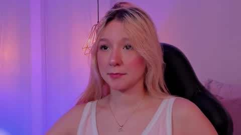 Snapshot of shatall_rouge chatting on 02-23-25, 03:45 Shantall online show from 02-23-25, 03:45