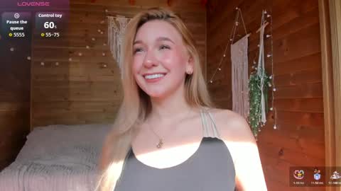 Snapshot of shatall_rouge chatting on 03-25-26, 08:48 Shantall online show from 03-25-26, 08:48