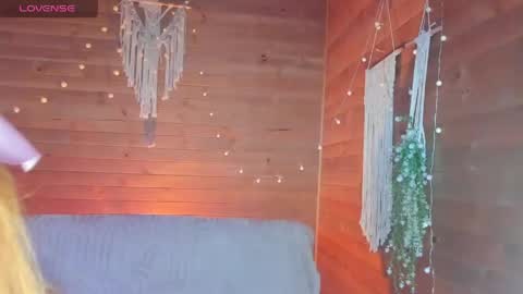 Snapshot of shatall_rouge chatting on 04-25-26, 10:18 Shantall online show from 04-25-26, 10:18