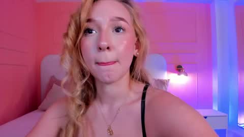 Snapshot of shatall_rouge chatting on 05-12-26, 05:37 Shantall online show from 05-12-26, 05:37