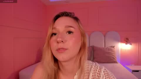 Snapshot of shatall_rouge chatting on 05-31-26, 11:39 Shantall online show from 05-31-26, 11:39