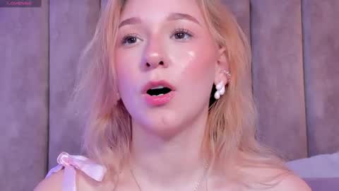Snapshot of shatall_rouge chatting on 06-15-26, 12:24 Shantall online show from 06-15-26, 12:24