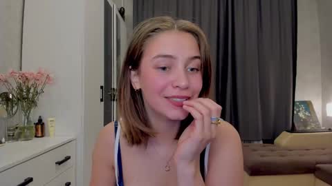 Snapshot of shawty__mariaa chatting on 09-16-25, 04:19 shawty__mariaa online show from 09-16-25, 04:19