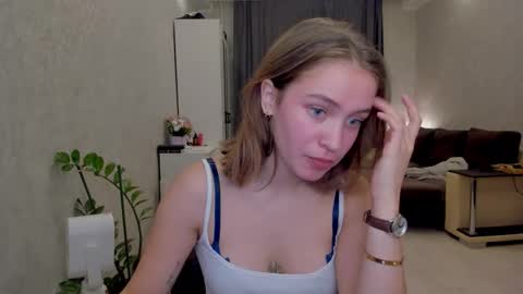 Snapshot of shawty__mariaa chatting on 10-13-25, 02:06 shawty__mariaa online show from 10-13-25, 02:06