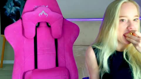 Shawty Mia online show from 04-20-26, 07:04