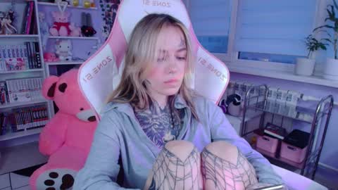 Katrin online show from 11-29-25, 01:03