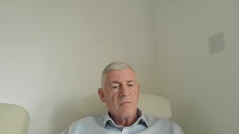 Snapshot of she52 chatting on 05-19-26, 12:11 she52 online show from 05-19-26, 12:11