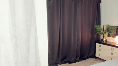 Snapshot of sheenaeast chatting on 12-21-24, 02:04 Violet online show from 12-21-24, 02:04