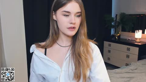 Snapshot of sheenaeast chatting on 12-26-24, 10:05 Violet online show from 12-26-24, 10:05