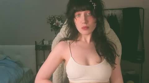 Snapshot of sheeny_shy chatting on 06-17-26, 04:30 Chiara online show from 06-17-26, 04:30