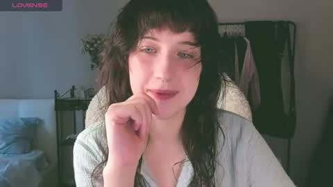 Snapshot of sheeny_shy chatting on 07-12-26, 12:51 Chiara online show from 07-12-26, 12:51
