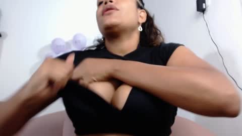 Snapshot of sheilamakano70 chatting on 01-25-25, 03:19 Sheila Makano online show from 01-25-25, 03:19