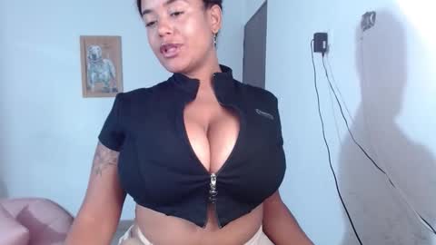 Snapshot of sheilamakano70 chatting on 12-13-25, 10:15 Sheila Makano online show from 12-13-25, 10:15