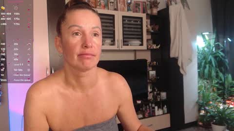 Snapshot of sheilaryan chatting on 11-03-25, 05:09 Sheila GMT 2 Tuesday Wednesday Friday Saturday Sunday- 8 5 online show from 11-03-25, 05:09