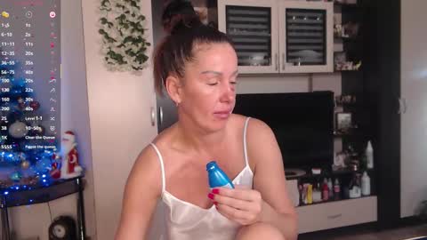 Snapshot of sheilaryan chatting on 12-05-25, 04:43 Sheila GMT 2 Tuesday Wednesday Friday Saturday Sunday- 8 5 online show from 12-05-25, 04:43